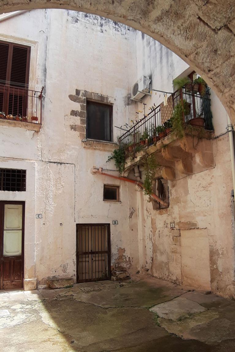 Courtyard – Nicolò Ferrando Street