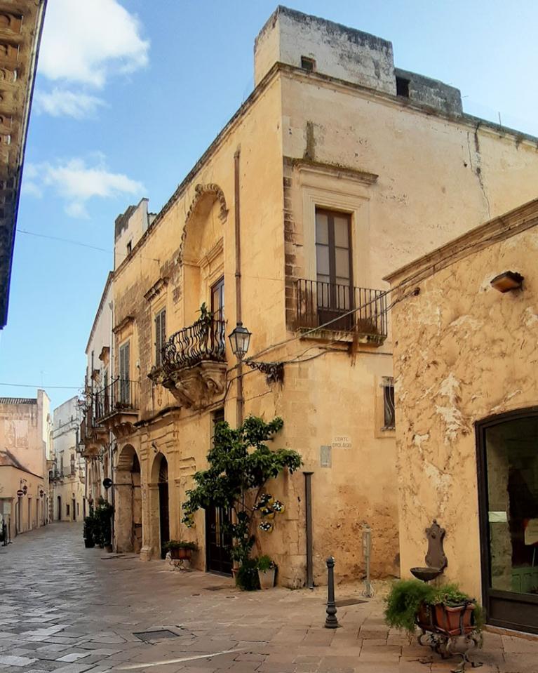 Clock Tower Court – Umberto I street