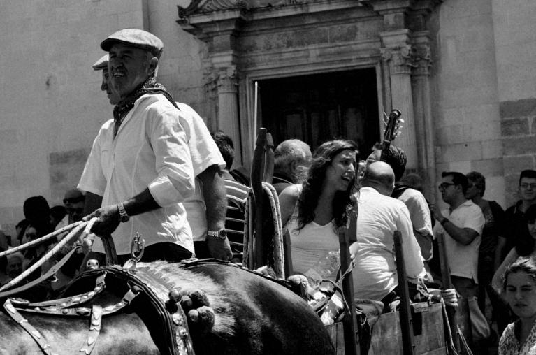 ARRIVAL OF THE TARANTATE CARTS 